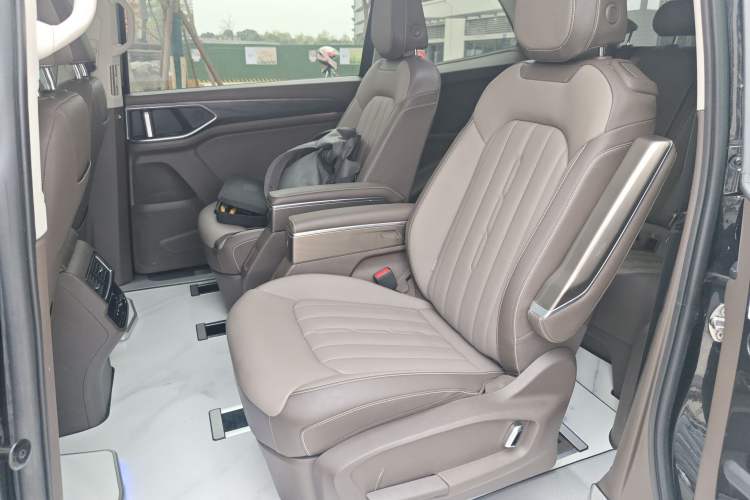 Used Volkswagen Viloran 2023 Revised Version 380TSI Luxury Edition Left Rear Seat