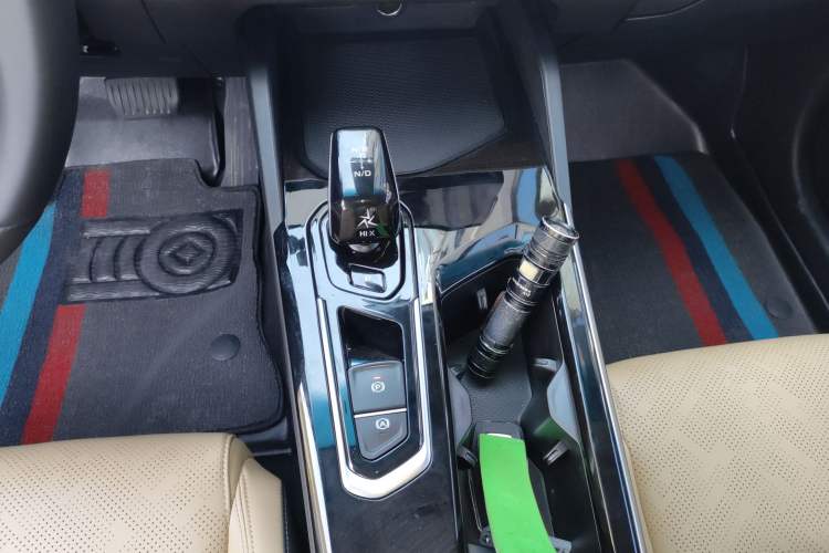 Used Geely Auto Emgrand L HiP 2024 Champion Edition 1.5TD-DHT Pro 100KM Excellence Model
