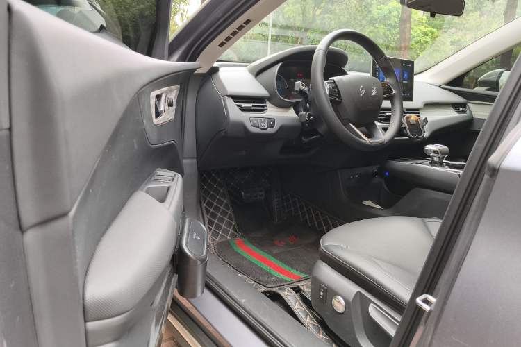 Used Hongqi E-QM5 2024 610 km PLUS