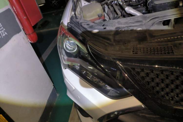 Used BYD Tang New Energy 2015 2.0T Four-Wheel-Drive Flagship Model
