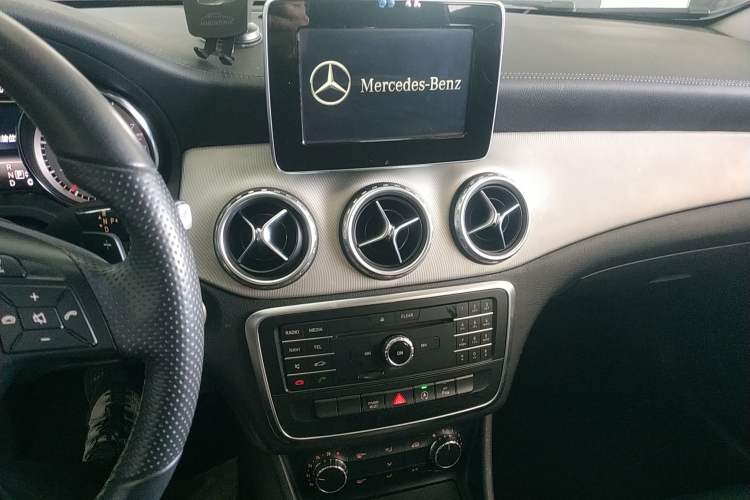 Used Mercedes-Benz GLA 2016 GLA 200 Fashion Model