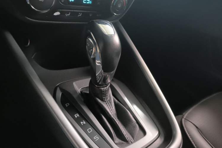 Used Ford Escort 2015 1.5L Automatic Fashion Model
