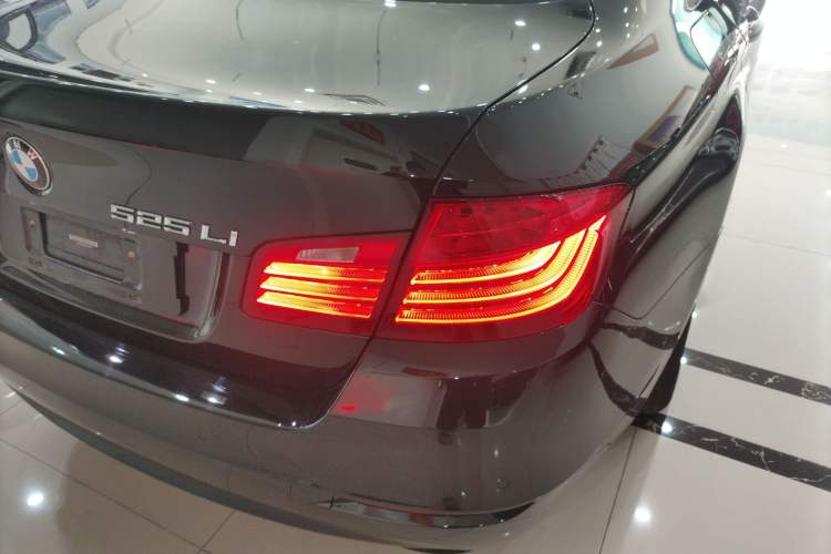 Used BMW 5 Series 2014 525Li Leading Model
