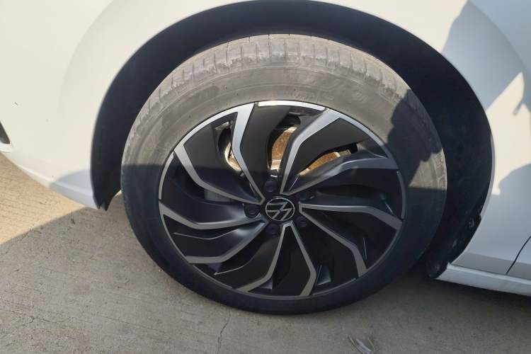 Used Volkswagen Golf 2023 Facelift 280TSI DSG Pro Left Front Wheel Hub