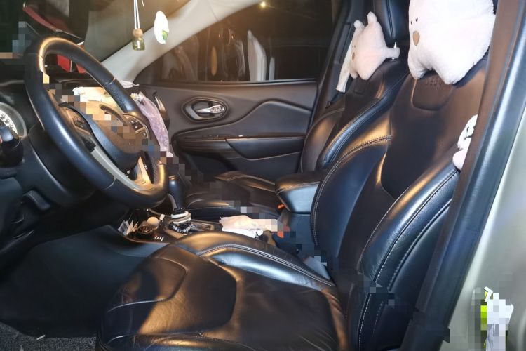 Used Jeep Cherokee 2014 2.4L Luxury Edition Left Front Seat