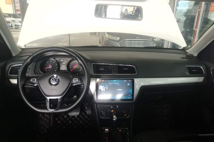 Used Volkswagen Gran Lavida 2017 180TSI DSG Comfort Edition Center Console