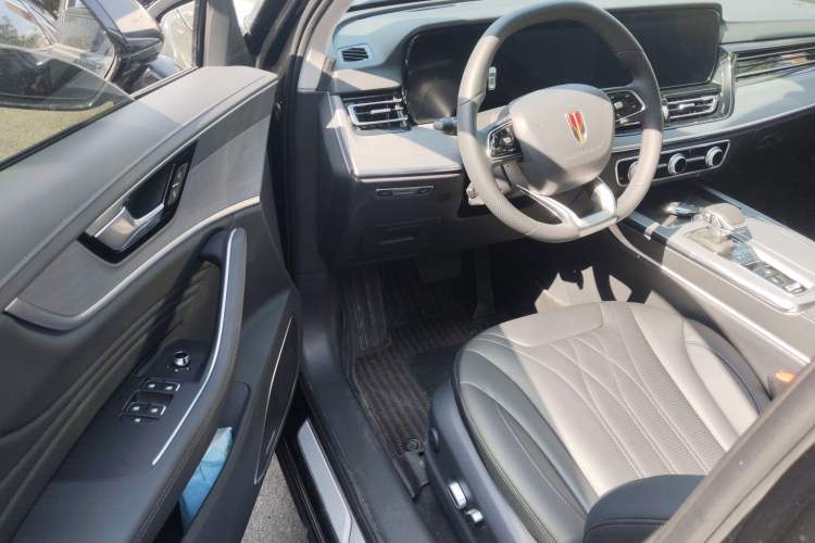 Used Hongqi HS5 2026 Model 2.0T Four-Wheel Drive Qi Xiang Pro Edition Driver Seat