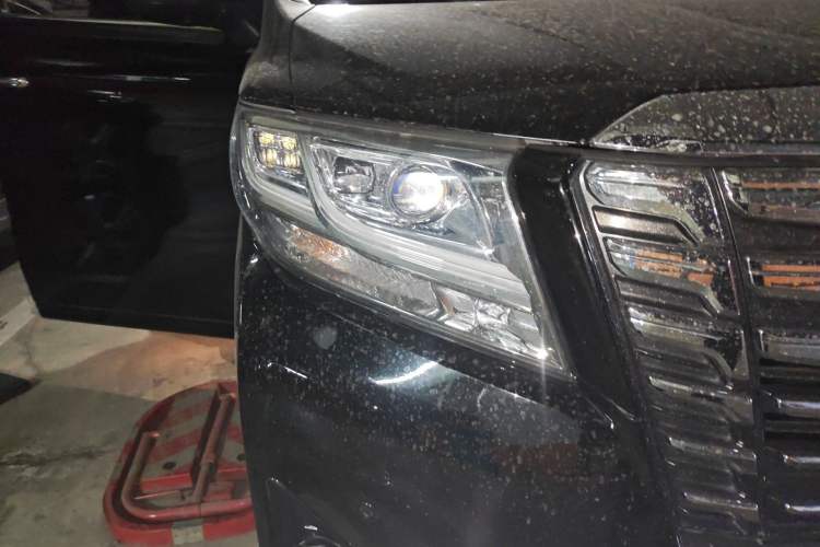 Used Toyota Alphard 2015 3.5L Luxury Edition Right Front Headlight