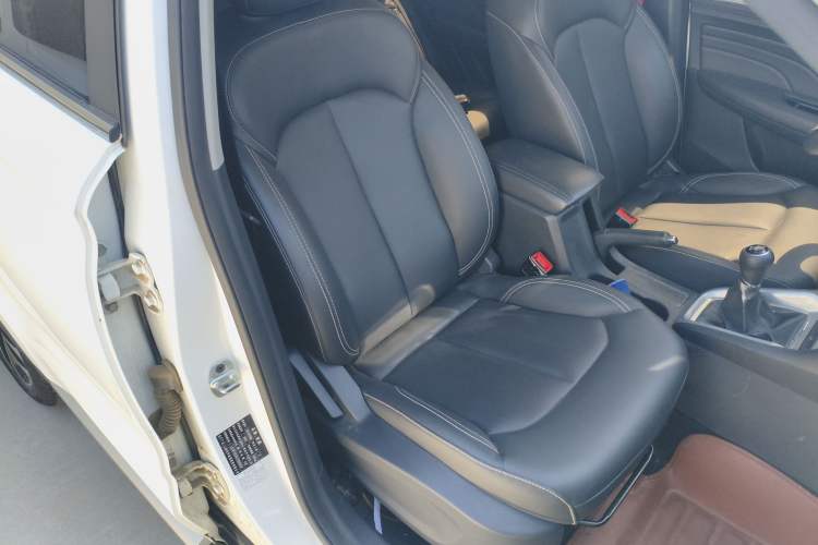 Used Roewe RX3 2018 1.6L Manual Elite Edition Right Front Seat