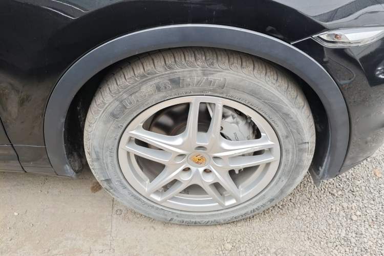 Used Porsche Cayenne 2011 Cayenne S Hybrid 3.0T Right Front Wheel Hub