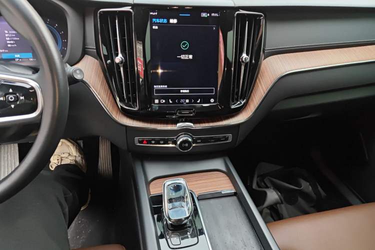 Used Volvo XC60 2022 B5 4x4 Smart Luxury Edition
