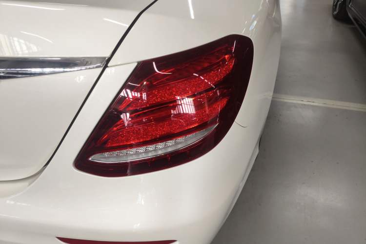 Used Mercedes-Benz E-Class 2017 E 300 L Sport Luxury Edition Exterior 3