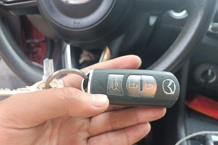 Used Mazda 3 Axela 2017 Sedan 1.5L Automatic Comfort Model China VI Standard Vehicle Key