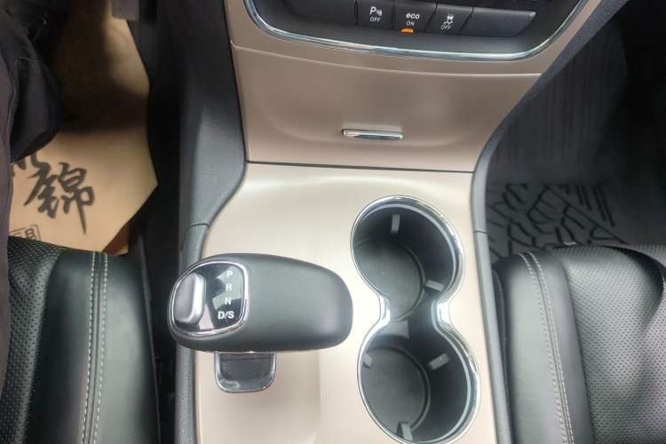 Used Jeep Grand Cherokee 2015 3.0L Elite Navigation Edition Gear Lever