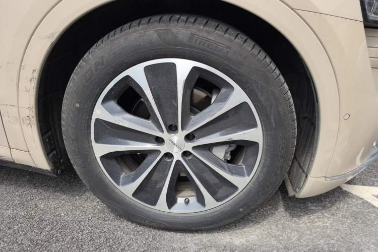 Used Hima Luxeed R7 2025 Range-Extended Version 251 km Max Right Front Wheel Hub