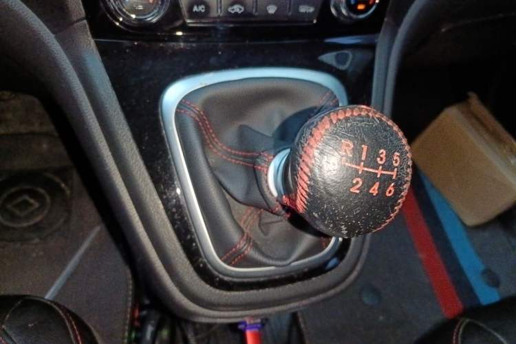 Used Haval H6 2016 Upgraded Model 1.5T Manual Two-Wheel Drive Elite Version
