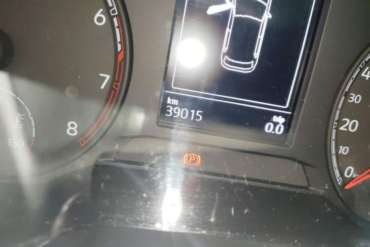 Used Volkswagen T-ROC 2018 280TSI DSG Two-Wheel-Drive Comfort Version China V Standard Odometer Close Up