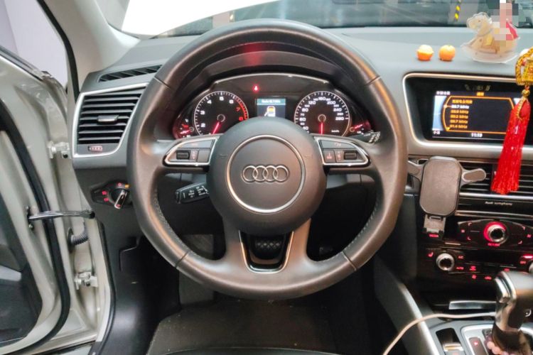 Used Audi Q5 2017 Plus 40 TFSI Technology Model Steering Wheel