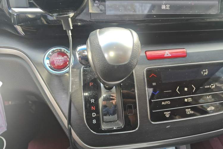 Used Honda Elysion 2016 2.4L Luxury Edition
