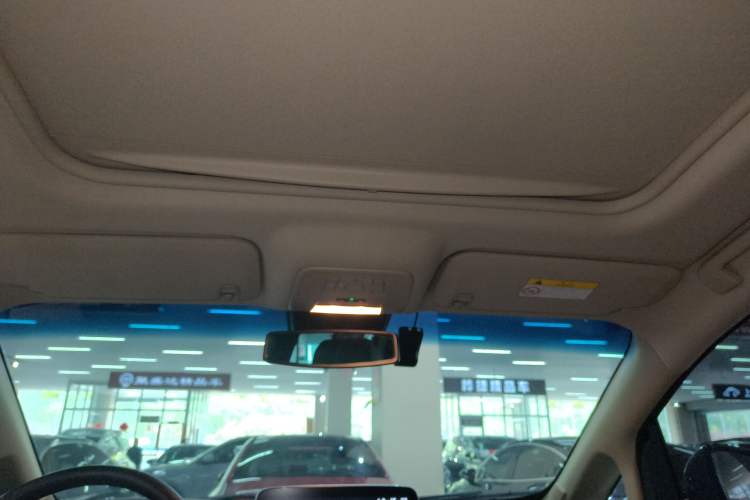 Used Buick GL8 2023 Facelifted Land Cruiser Executive Luxury Version
