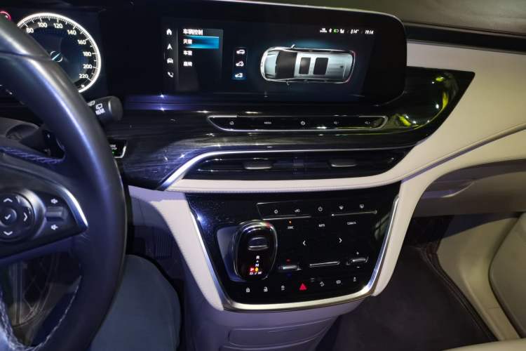 Used Buick GL8 2022 ES Landtrek 653T Luxury Edition
