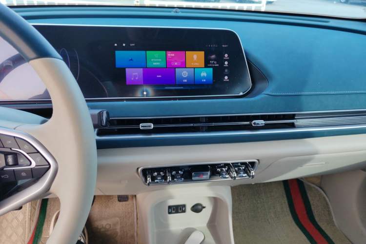 Used ORA Good Cat 2021 400km Standard Range Venus Edition Lithium-Ion Battery Audio And AC Panel