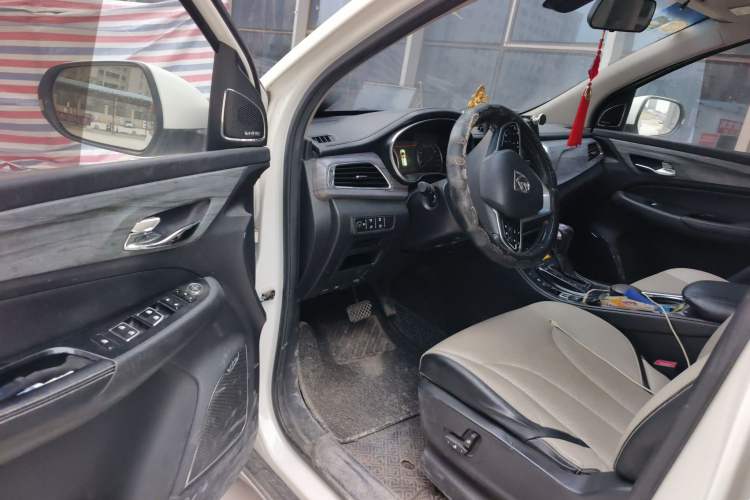 Used Baojun 730 2017 1.5T DCT Flagship Model 7 Seats China V Emission Standard