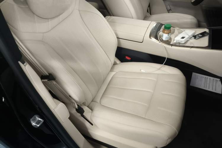 Used ONVO Luxeed L90 2025 Model—Ultra Six-Seater Version Right Front Seat