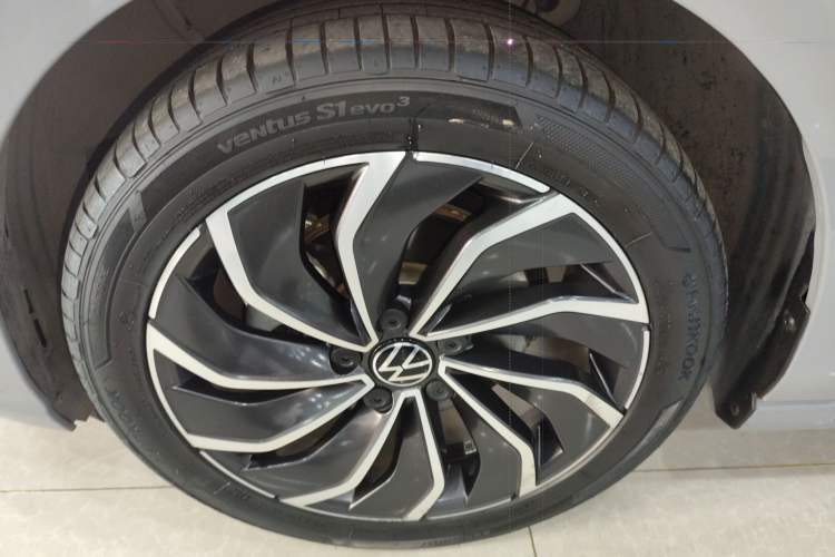 Used Volkswagen Golf 2021 280TSI DSG Pro Left Front Wheel Hub