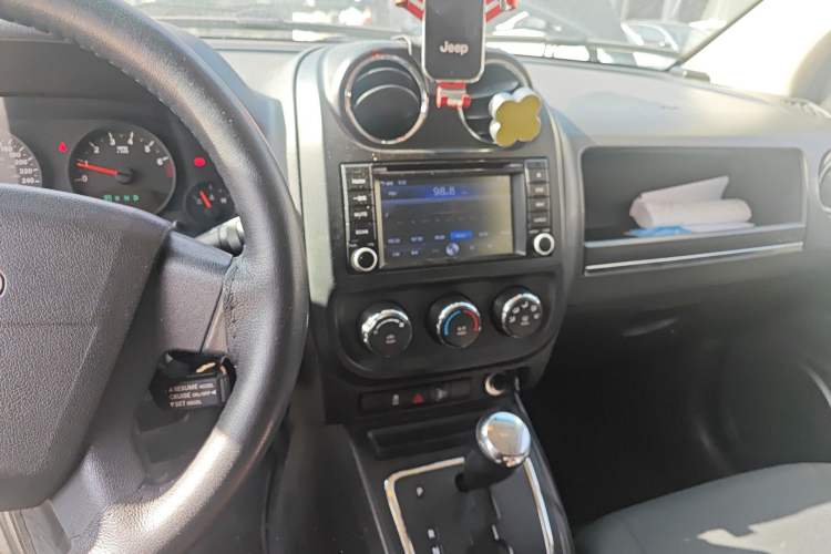 Used Jeep Compass 2010 2.4L four-wheel drive sport version
