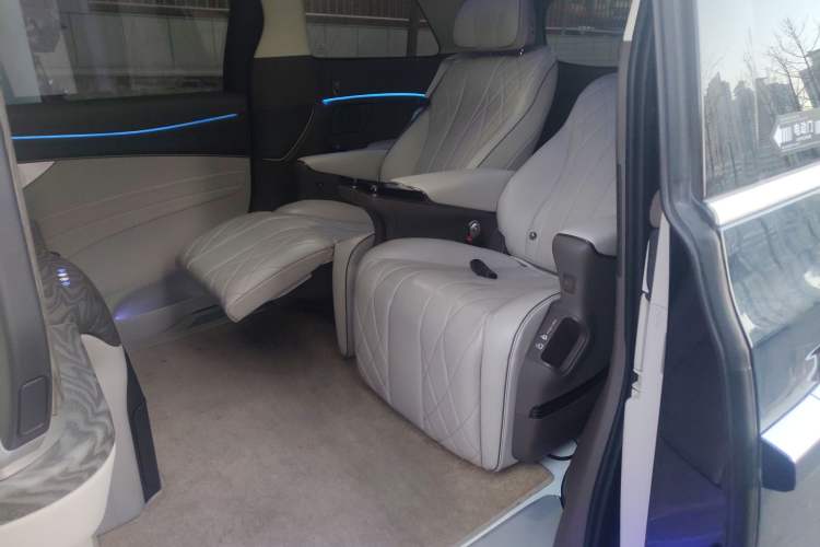 Used Denza D9 2022 DM-i 970 Four-Wheel Drive Prestige Model
