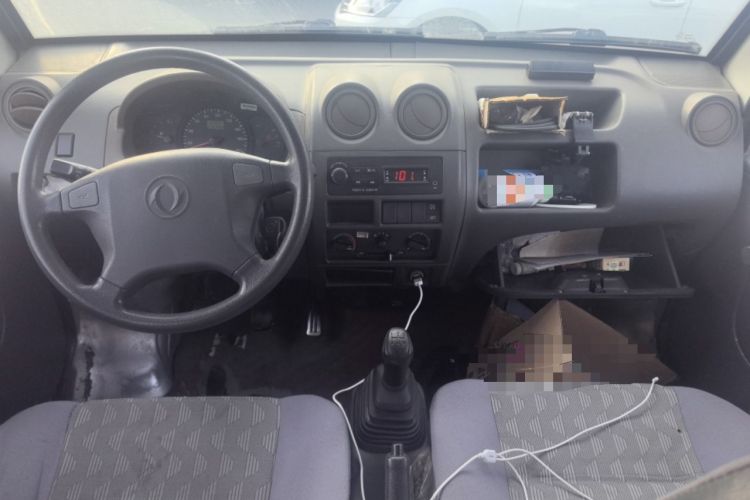 Used Dongfeng Xiaokang K07 2015 1.0L Practical E-commerce Version AF10-12 Center Console