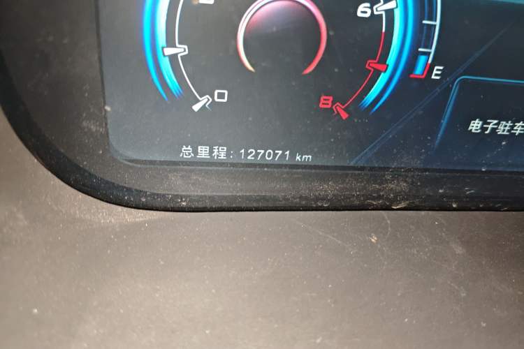 Used BYD Tang New Energy 2015 2.0T Four-Wheel-Drive Flagship Model Odometer Close Up