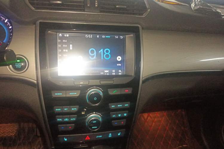 Used Haval H2 2017 Red-Label 1.5T Automatic Two-Wheel Drive Luxury Model Audio And AC Panel