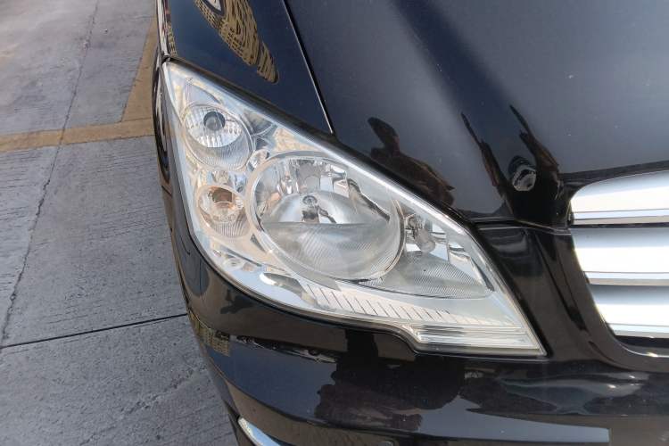 Used Mercedes-Benz Vito 2013 3.0L Elite Edition Right Front Headlight