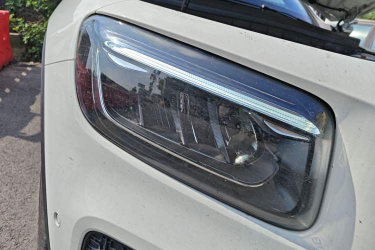 Used Mercedes-Benz GLB 2023 Refreshed GLB 200 Dynamic Edition Exterior 6