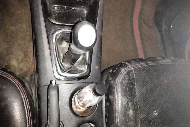 Used FORTHING Joyear X5 2013 1.6L Manual Luxury Model China IV Standard
