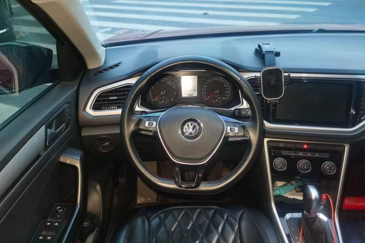 Used Volkswagen T-ROC 2018 280TSI DSG Two-Wheel Drive Advanced Version China V Emission Standard Steering Wheel