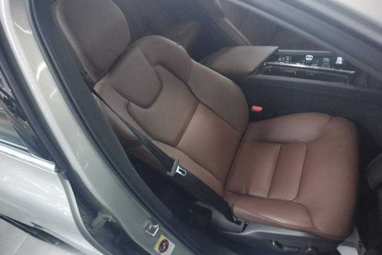 Used Volvo XC60 2022 B5 4x4 Zhiyi Luxury Edition