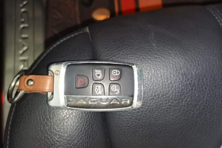 Used Jaguar XJ 2016 XJL 2.0T Two-Wheel-Drive Elegant Business Edition
