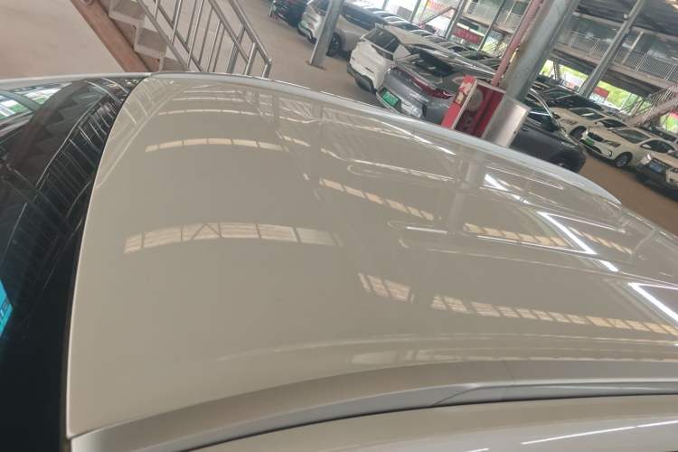 Used AION Y 2023 Younger Roof