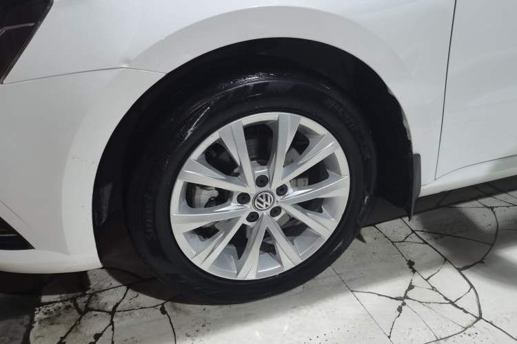 Used Volkswagen Lavida 2017 1.6L Automatic Comfort Edition
