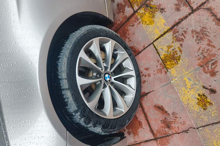 Used BMW 5 Series 2017 528Li Leading Model
