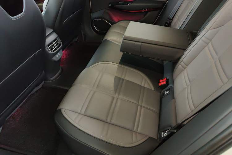 Used Hongqi EH7 2024 690 Pro
