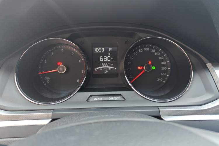 Used Volkswagen Bora 2017 1.6L Automatic Fashion Model Instrument Cluster