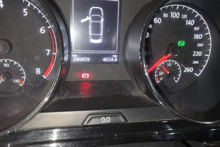 Used Volkswagen Lamando 2015 280TSI DSG Comfort Edition Odometer Close Up