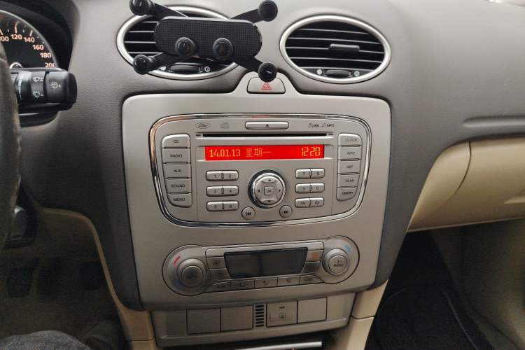 Used Ford Focus 2013 Hatchback Classic 1.8L Manual Fashion Edition Audio And AC Panel