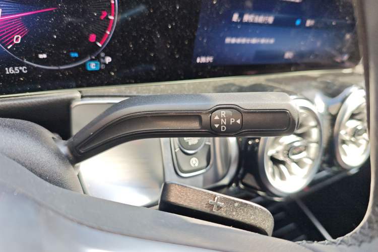 Used Mercedes-Benz GLB 2024 Refresh GLB 220 Fashion Edition Gear Lever