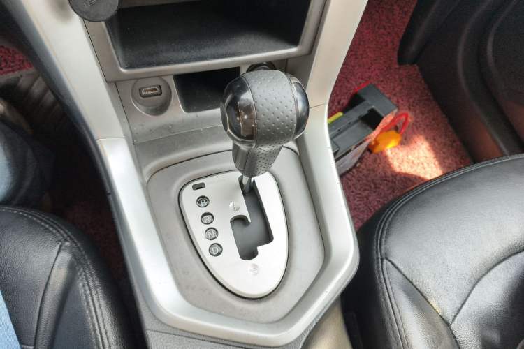 Used Venucia T70 2015 2.0L CVT Smart Edition Gear Lever