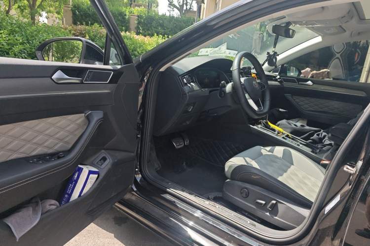 Used Volkswagen Magotan 2023 2 Million Units Limited Edition 330TSI DSG Leading Version
